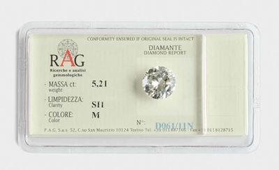Anello Solitaire con Diamante di Ct 5 Circa