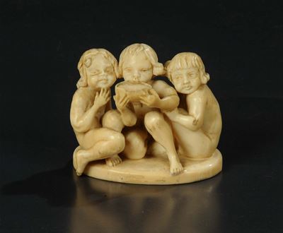 Gruppo in Avorio Scolpito Raffigurante Bambini