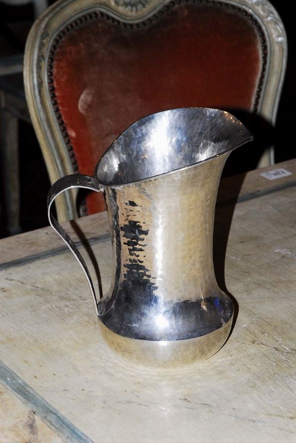 Versatoio in argento martellato con punzoni americani, gr. 920