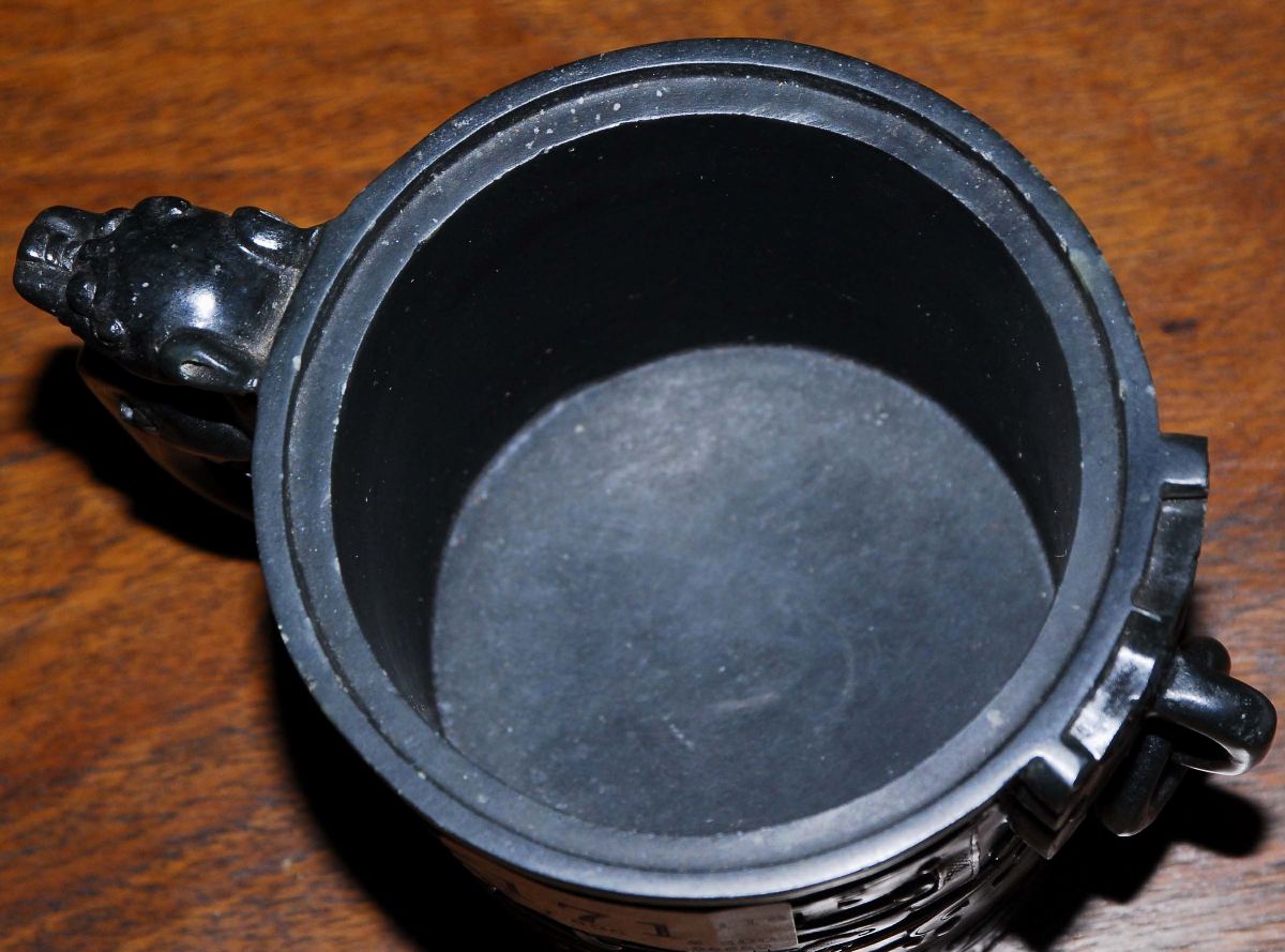 Vaso in Stile Han in Giada Spinaccio con Coperchio, Cina Dinastia Qing