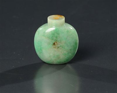 Snuff Bottle in Giadeite Senza Tappo, Cina
