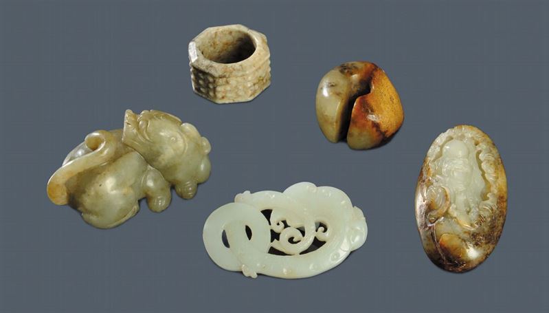 Gruppo di cinque oggetti in giada, Cina  - Auction Oriental Art - Cambi Casa d'Aste