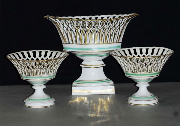 Tre vasi Luigi XVI in porcellana traforata