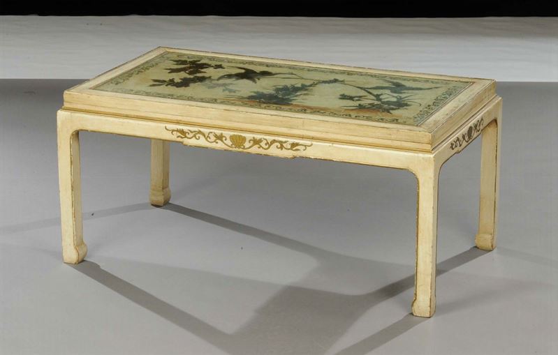 Tavolino basso con piano laccato  - Asta Antiquariato, Argenti e Dipinti Antichi - Cambi Casa d'Aste