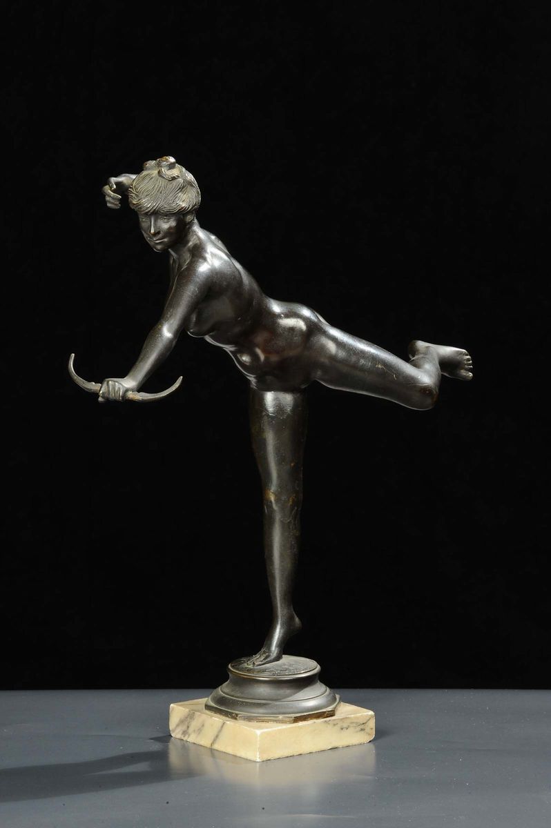 Delaroènudo Femminile con Arco