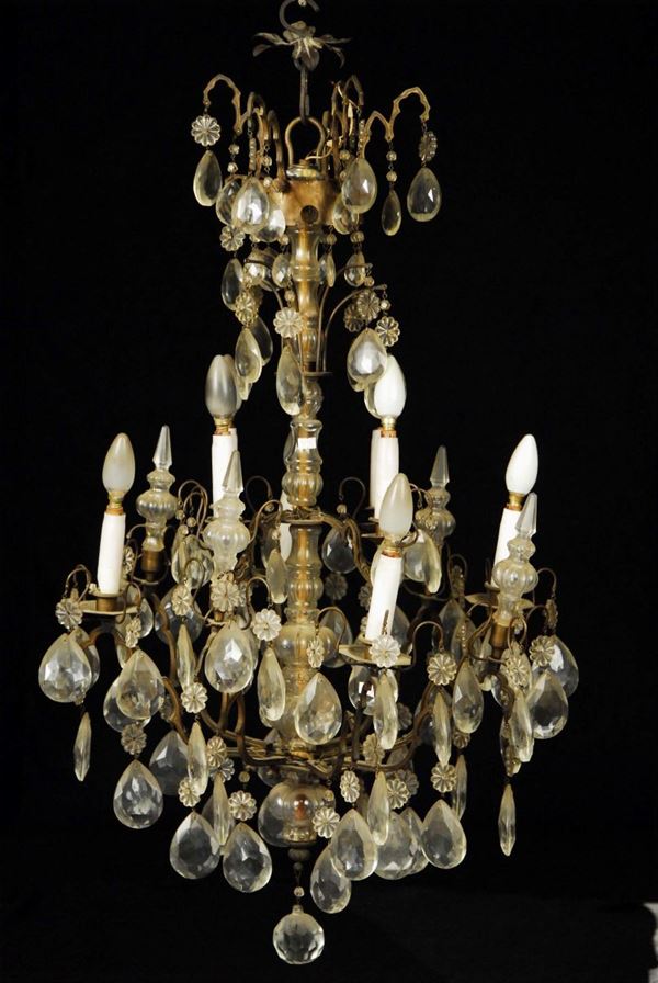 Lampadario in bronzo e cristallo in stile XVIII secolo