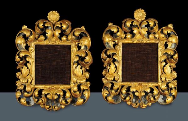Coppia di cornici in legno intagliato e dorato, Toscana XVIII secolo