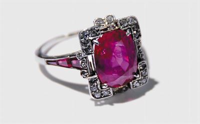 Anello con Rubino Burma Centrale di Ct 5,80