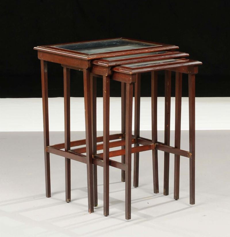 Tre tavolini a nido, epoca liberty  - Auction Antiquariato, Argenti e Dipinti Antichi - Cambi Casa d'Aste