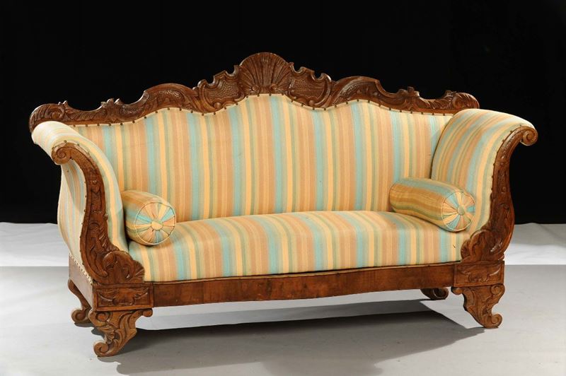 Divano in noce tipo Peters  - Asta Antiquariato, Argenti e Dipinti Antichi - Cambi Casa d'Aste
