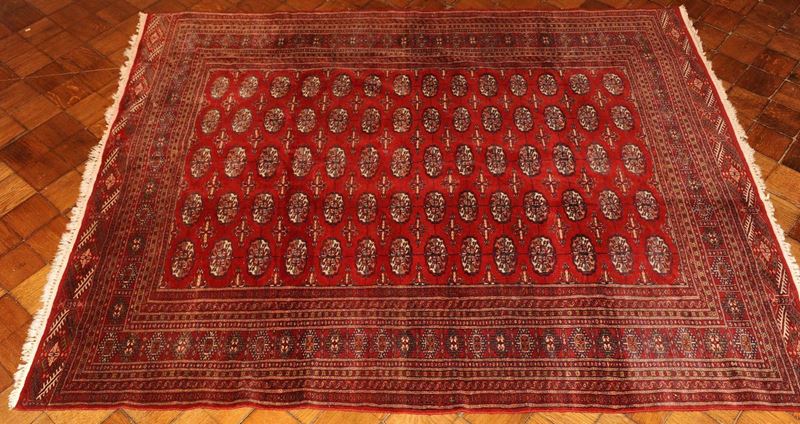 Tappeto Boukhara, XX secolo  - Auction Antiquariato, Argenti e Dipinti Antichi - Cambi Casa d'Aste