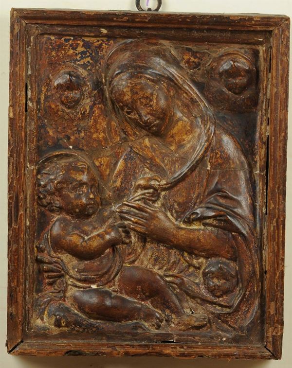 Pannello in terracotta policroma raffigurante Madonna con Bambino, XVIII secolo