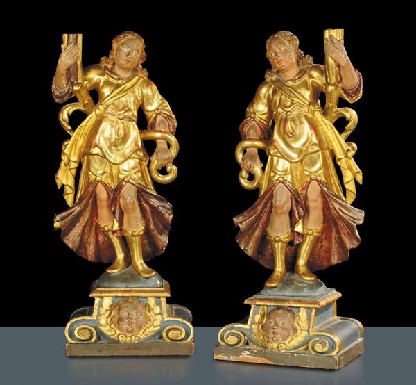 Coppia di Angeli reggicero in legno intagliato e dorato, XVIII secolo