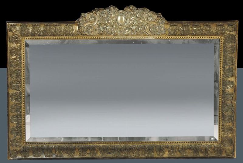 Specchiera con cornice in argento sbalzato, XVIII secolo  - Asta Antiquariato, Argenti e Dipinti Antichi - Cambi Casa d'Aste
