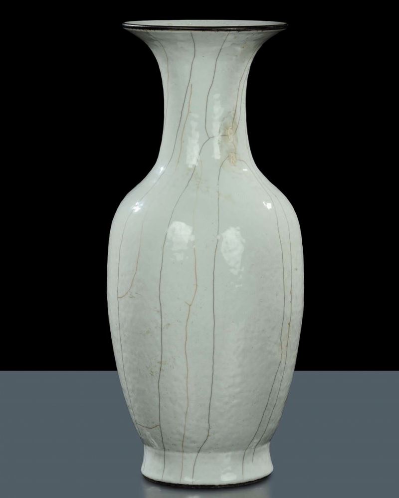 Vaso in porcellana bianca smaltata stile ÒDing YaoÓ, CIna XIX secolo  - Asta Antiquariato, Argenti e Dipinti Antichi - Cambi Casa d'Aste