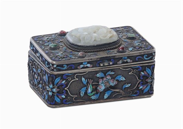 Small silver and filigree box in vermeil and semi-precious stones, China, Qing Dynasty, end 19th century