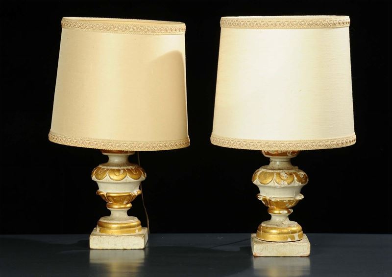 Coppia di portapalme in legno intagliato, laccato e dorato, XIX secolo  - Asta Antiquariato, Argenti e Dipinti Antichi - Cambi Casa d'Aste