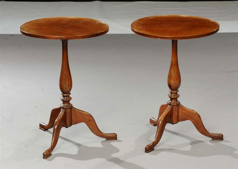 Coppia di tavolini circolari, XX secolo  - Asta Antiquariato, Argenti e Dipinti Antichi - Cambi Casa d'Aste