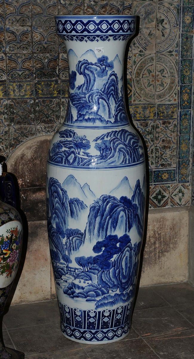 Grande vaso in porcellana, Cina XX secolo  - Auction Ceramics - Timed Auction - Cambi Casa d'Aste