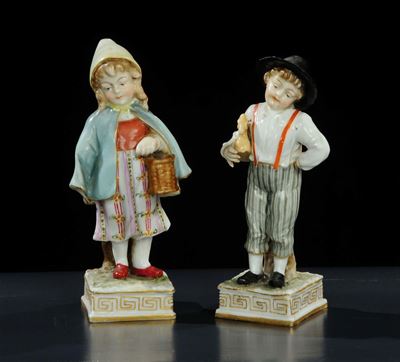 Due Figure in Porcellana Raffiguranti Giovani Contadini, Meissen