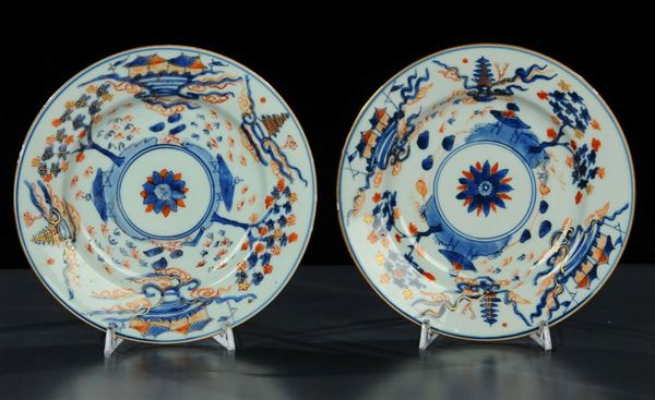 Coppia di piatti  in ceramica Imari, Cina XVIII-XIX secolo