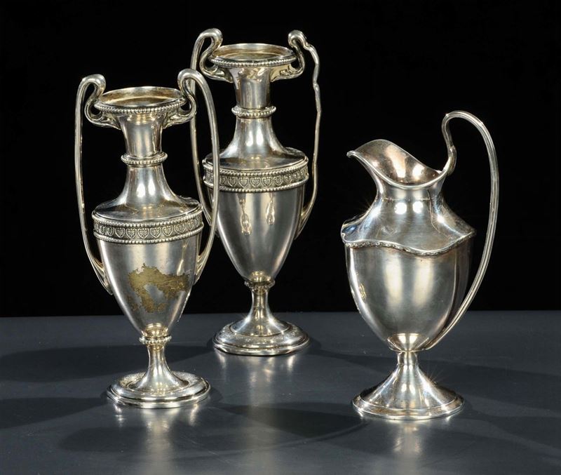 Lotto di tre brocchette in metallo argentato  - Asta Antiquariato, Argenti e Dipinti Antichi - Cambi Casa d'Aste