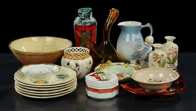 Grande Lotto di Ceramiche e Vetri Differenti