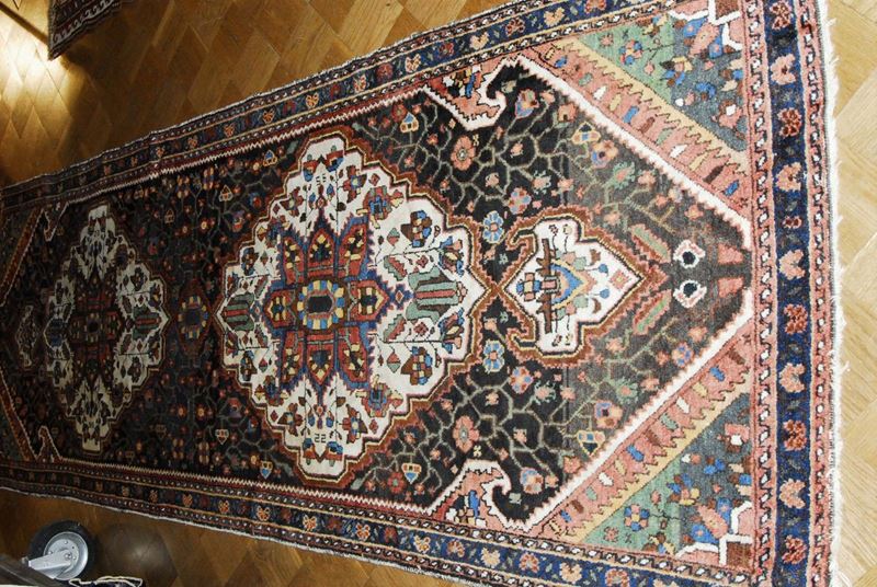 Tappeto caucasico Kazak, inizio XX secolo  - Auction Antiquariato, Argenti e Dipinti Antichi - Cambi Casa d'Aste