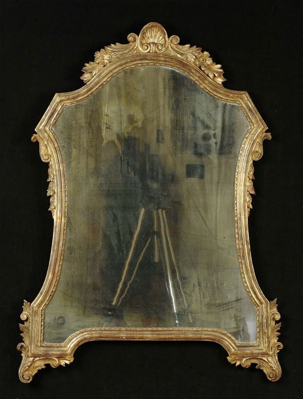 Specchiera sagomata intagliata e dorata