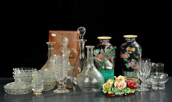 Lotto di vetri e ceramiche