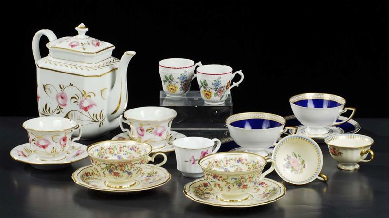 Lotto composta da quattro servizi da caff diversi, incompleti  - Asta Antiquariato, Argenti e Dipinti Antichi - Cambi Casa d'Aste