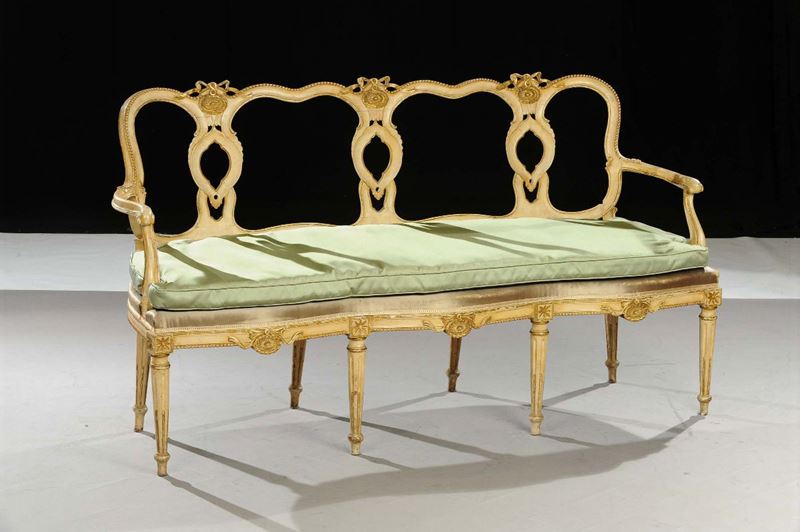 Divano Luigi XVI in legno laccato, XIX secolo  - Auction OnLine Auction 05-2012 - Cambi Casa d'Aste