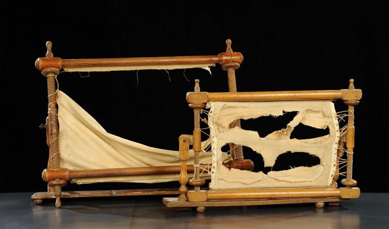 Due telai per ricami differenti, XIX secolo  - Auction Antiquariato, Argenti e Dipinti Antichi - Cambi Casa d'Aste