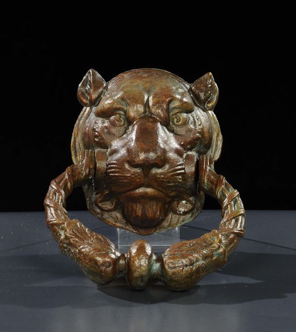 Battente in bronzo a guisa di testa di leone, XIX secolo