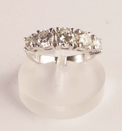 Anello a Riviére con Cinque Diamanti