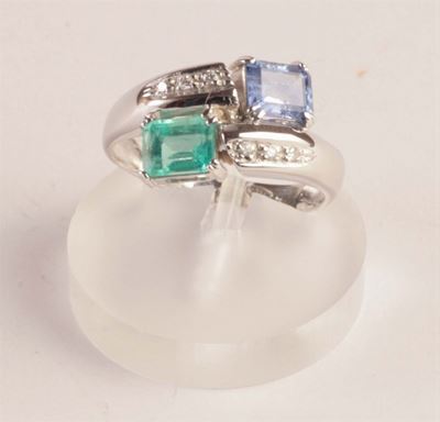 Anello Contrariè con Zaffiro e Smeraldo