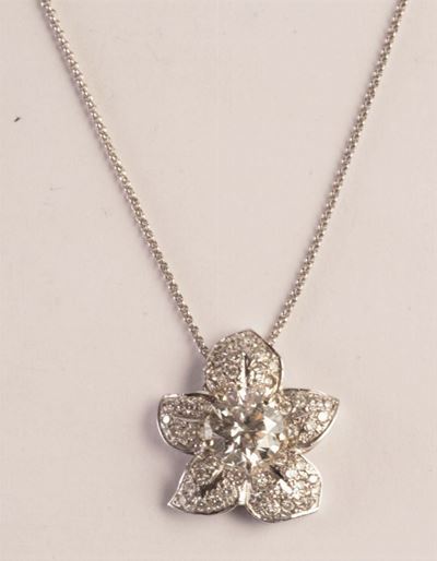 Pendente con Diamante Centrale