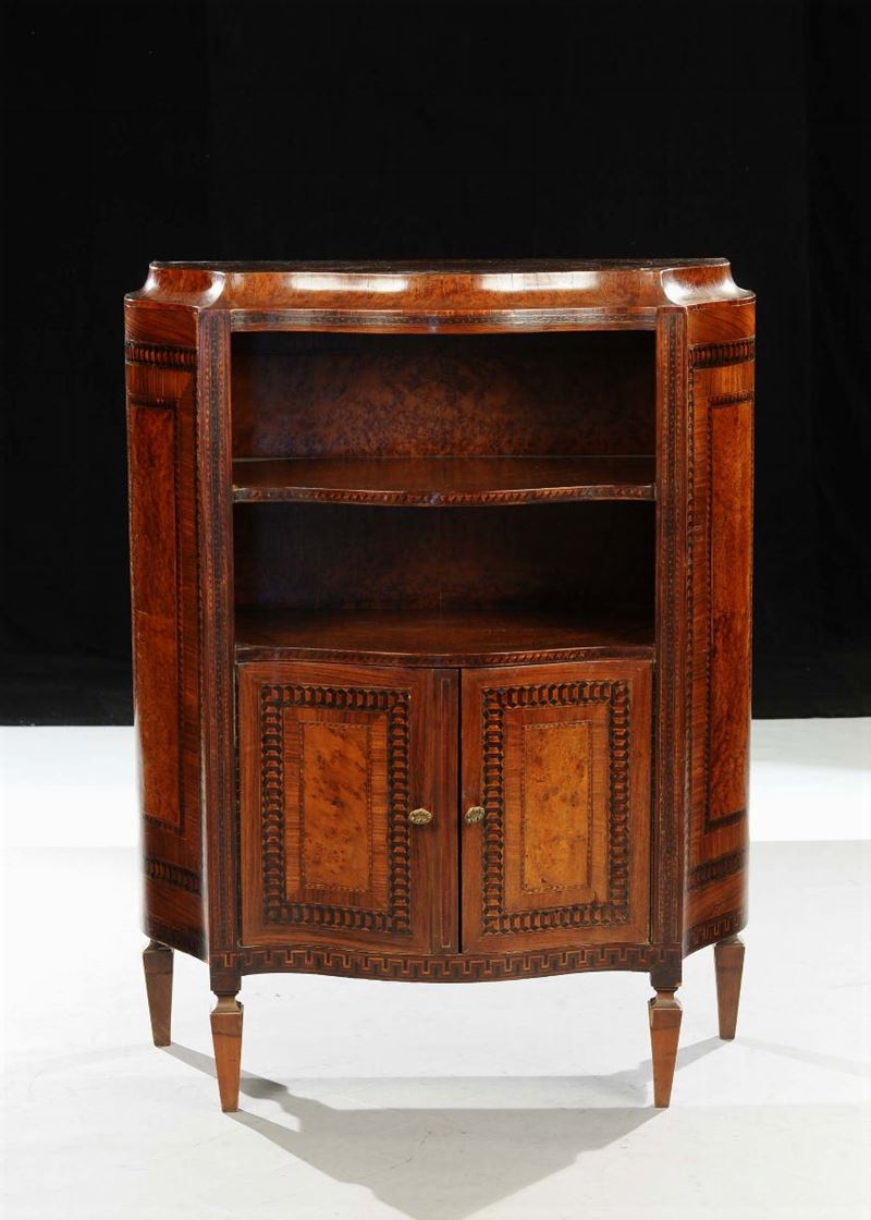 Piccola credenza in mogano, Inghilterra XX secolo  - Auction Antique and Old Masters - Cambi Casa d'Aste