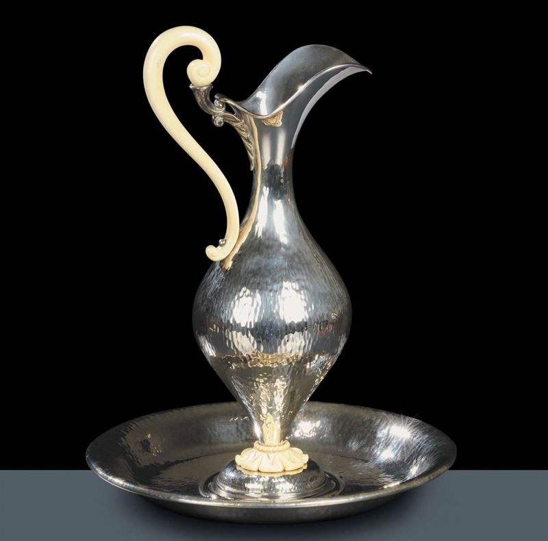 Versatoio con manico in avorio e piattino, XIX secolo  - Auction Antiquariato, Argenti e Dipinti Antichi - Cambi Casa d'Aste