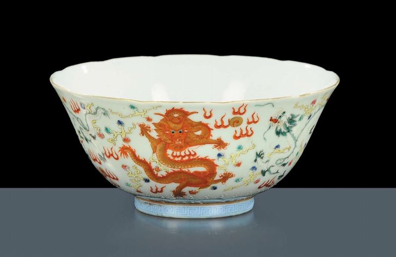 Ciotola in porcellana Famiglia Rosa con cinque dragoni, marchio dinastia Qing, imperatore Guangxu  - Asta Arte Orientale - Cambi Casa d'Aste