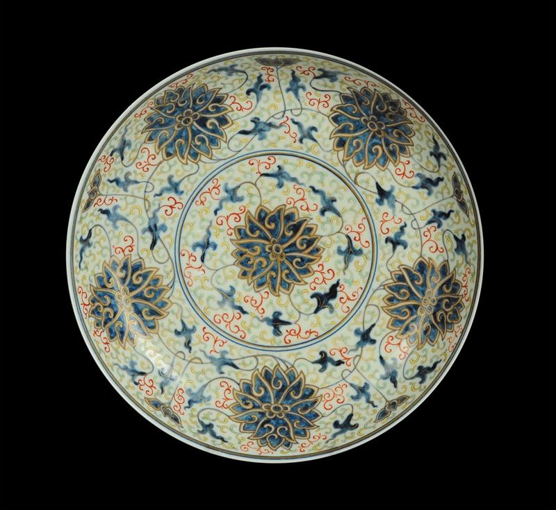 Piatto in porcellana, Famiglia Rosa, Cina dinastia Qing  - Asta Arte Orientale - Cambi Casa d'Aste