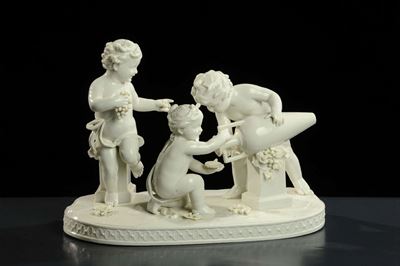 Gruppo in Porcellana Bianca Raffigurante Putti, Germania XIX Secolo