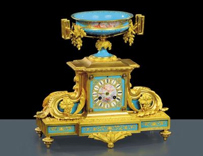 Orologio da Tavolo in Bronzo e Porcellana Turchese. Francia, Manifattura di Sevres, XIX Secolo