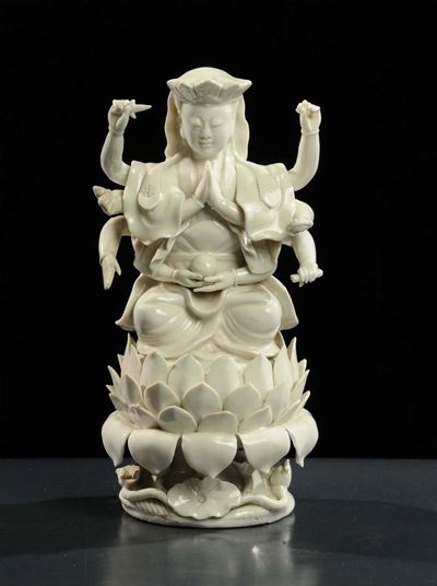 Divinità Orientale in Porcellana Bianca, Cina XIX Secolo