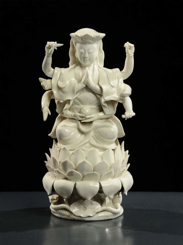 Divinità orientale in porcellana bianca, Cina XIX secolo