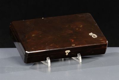 Trousse in Tartaruga con Iniziali e Chiusura in Rose di Diamanti, Francia 1920