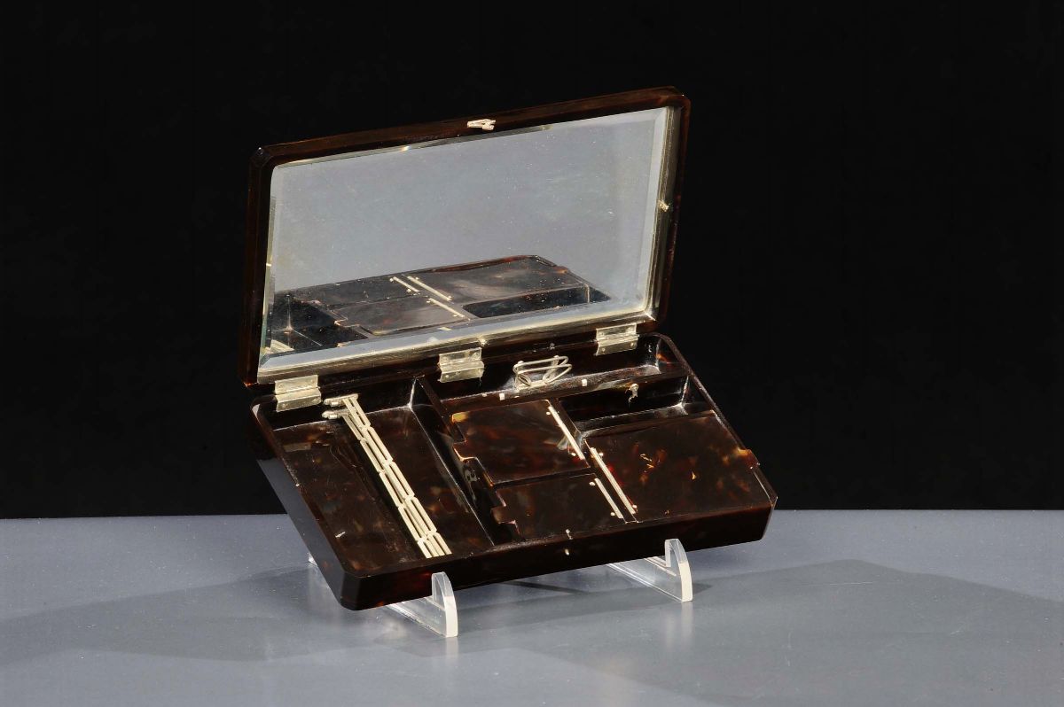 Trousse in Tartaruga con Iniziali e Chiusura in Rose di Diamanti, Francia 1920