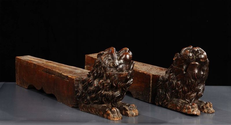 Coppia di basi in noce con figure a grottesche, Toscana XVII secolo  - Asta Antiquariato, Argenti e Dipinti Antichi - Cambi Casa d'Aste