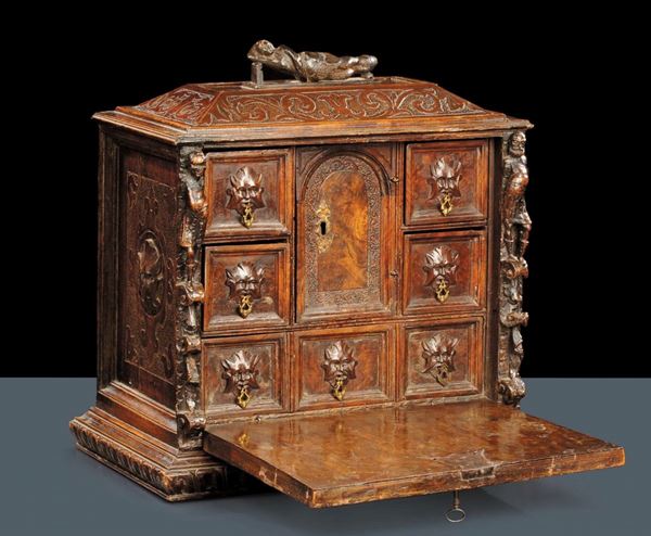 Stipo in legno di noce e radica di noce, Toscana XVI secolo