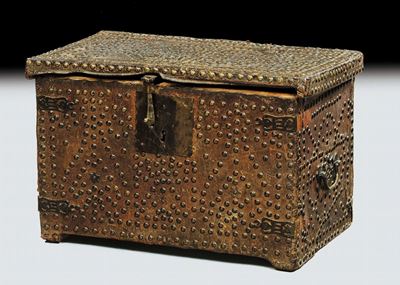 Forziere in Legno Rivestito in Cuoio Borchiato, Spagna XVII Secolo
